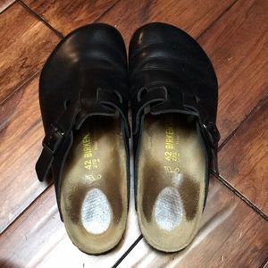 Mens Birkenstocks- black leather- size 42